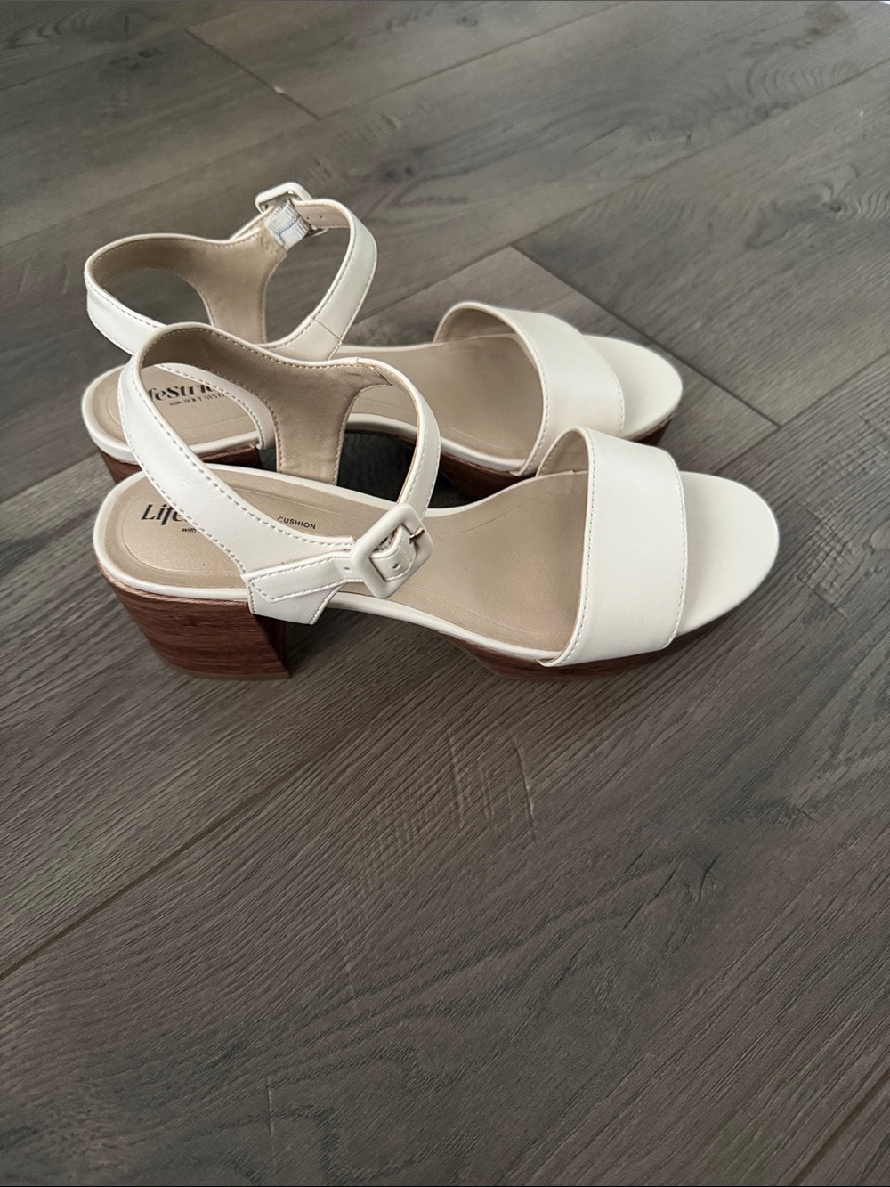 Women’s LifeStride Rhythmn Platform Sandal, color Beige, never worn but no box - Picture 4 of 4